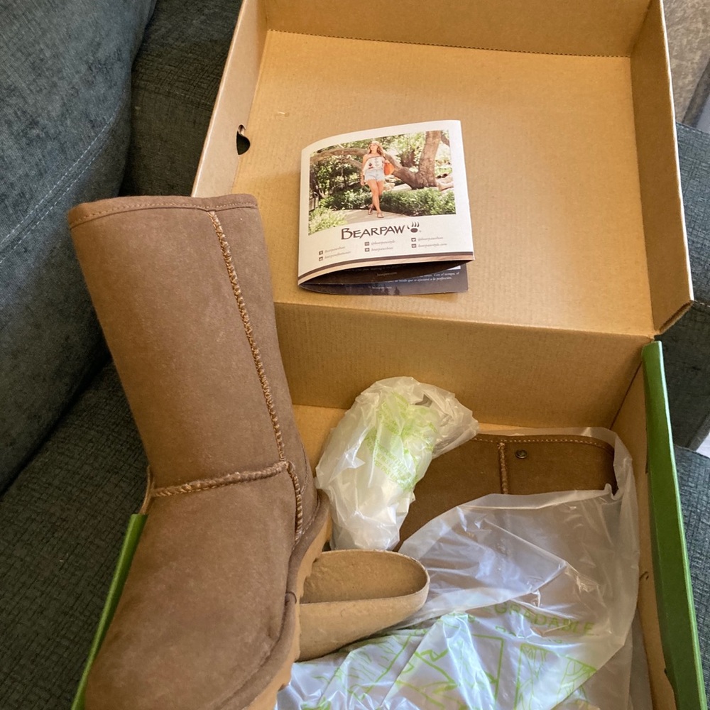 Size 8 vegan Barepaws mid comfy boots